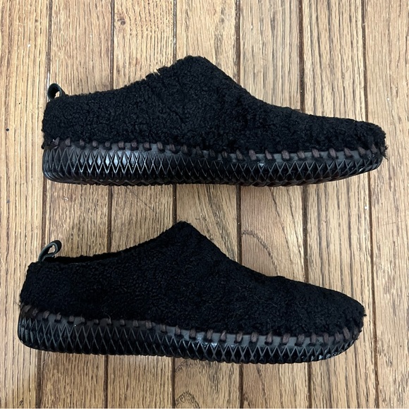 Antelope black Sherpa clog slippers - Picture 9 of 10
